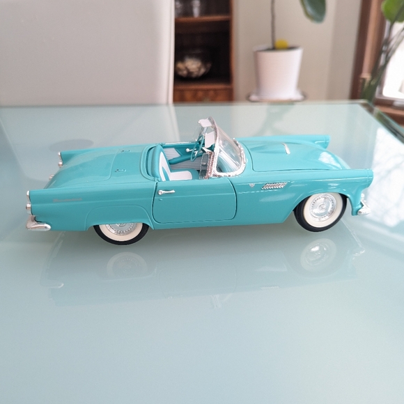 1955 Ford Thunderbird 1:18 Die Cast Model Car - Robin Egg Blue Collectible Car - Picture 7 of 14